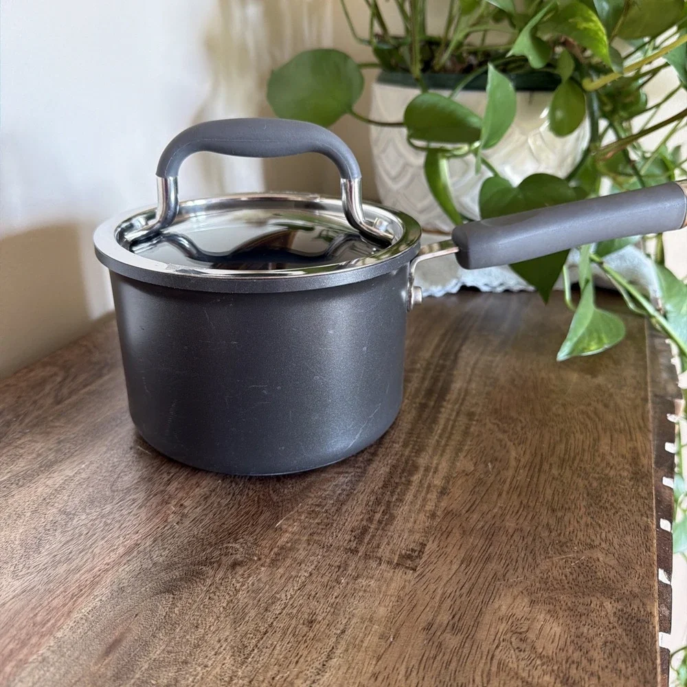 The Pampered Chef 3 Quart Hard-Anodized‎ Non-Stick Sauce Pan With Lid